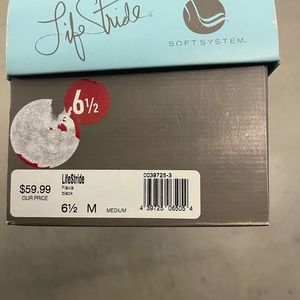 Woman’s size 6 1/2 black flats